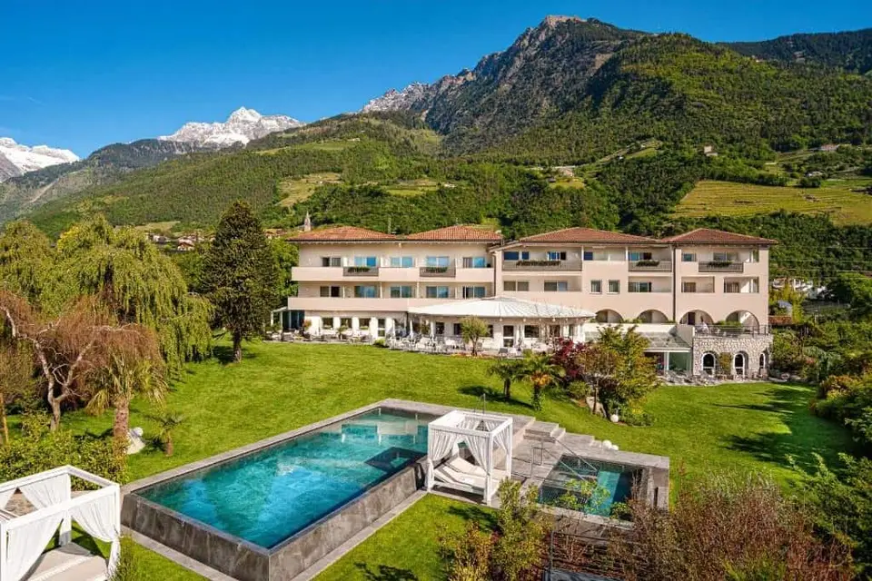 FAYN Garden Retreat Hotel
